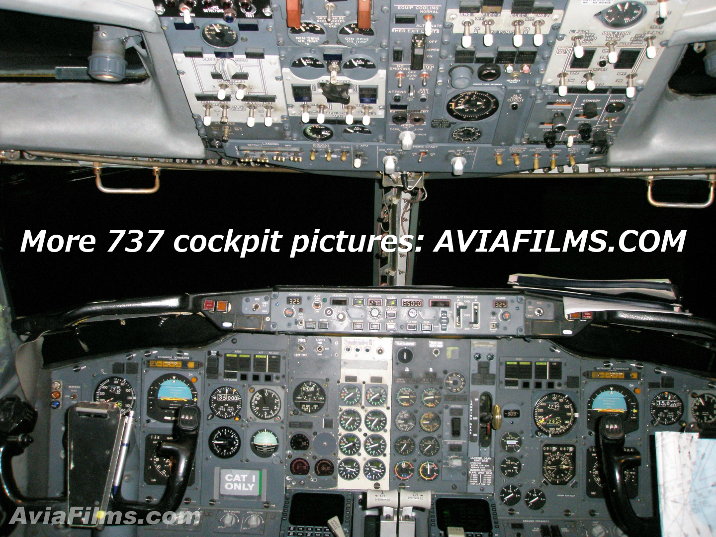 boeing-737-classic-cockpit.jpg